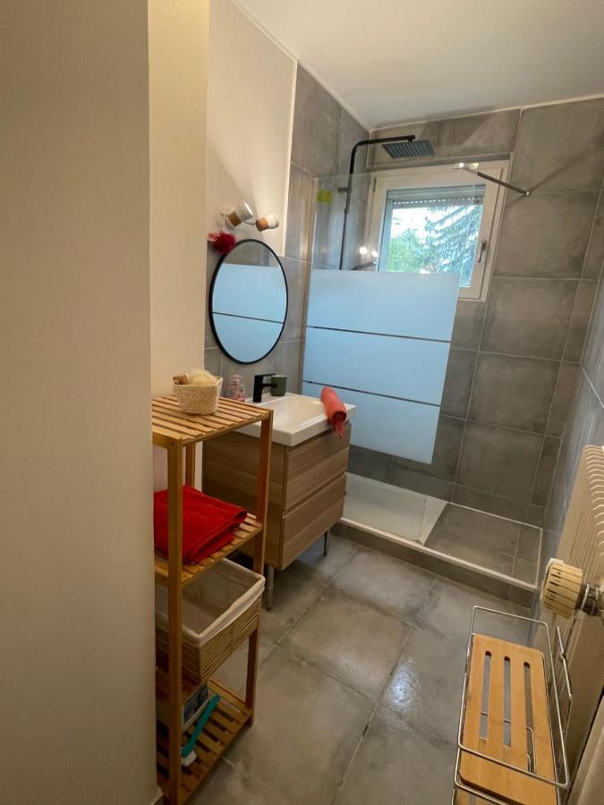 Appartement 2 P. Parking Gratuit 8 Mn à Pied Du Centre *